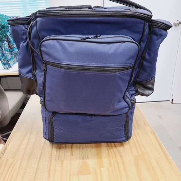 Unbranded Other - Large 30 Piece Picnic Cooler & Backpack Service for 4  PRE-OWNED